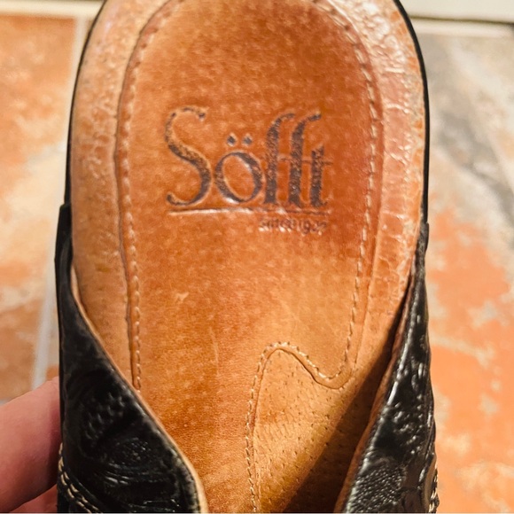 💂Wonderful Suede & Embossed Leather Sofft Heeled Clogs! - Picture 2 of 12